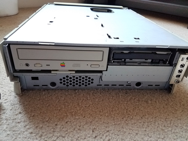 Illustration for article titled Craigslist find - Macintosh Performa 630CD